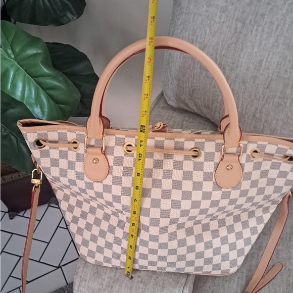 Checkered Tan and Cream Tote Bag - Picture 6 of 9